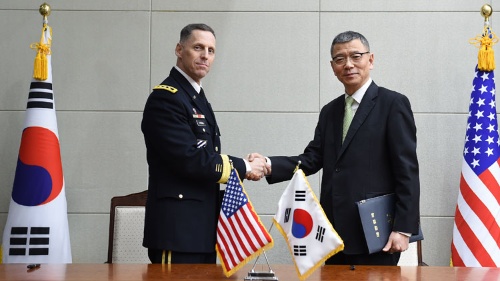 3月4日、THAAD配備について米韓がようやく公式協議入りしたが、先行きは不透明(写真:YONHAP NEWS/アフロ)