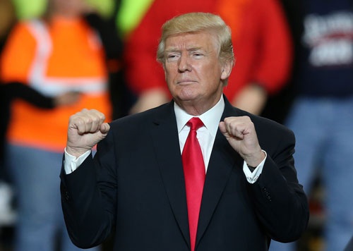 トランプ大統領は3月29日のオハイオ州での演説で、韓国を威嚇した。(写真:UPI/アフロ)