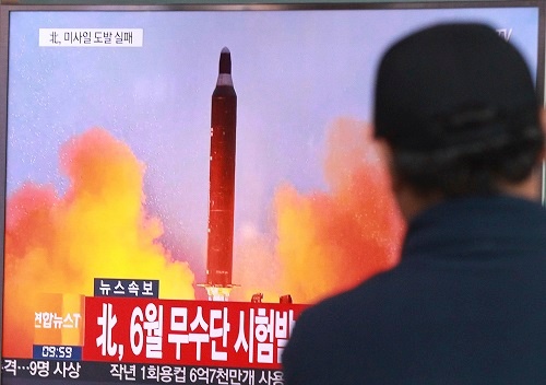 10月15日、北朝鮮のミサイル発射失敗を米軍が韓国より先に発表。米軍による撃墜か、と憶測を呼んだ(写真=AP/アフロ)