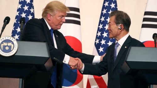 米韓首脳会談で合意したはずの共同発表文は、わずか1日で“変造”された（写真：AP/アフロ）