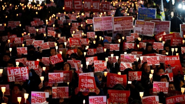 名誉革命 と韓国紙は自賛するのだが 日経ビジネス電子版 名誉革命 と韓国紙は自賛するのだが 日経ビジネス電子版