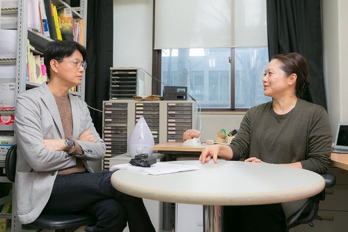 「時間知覚」を研究テーマのひとつとする東京大学大学院総合文化研究科准教授の四本裕子さん。