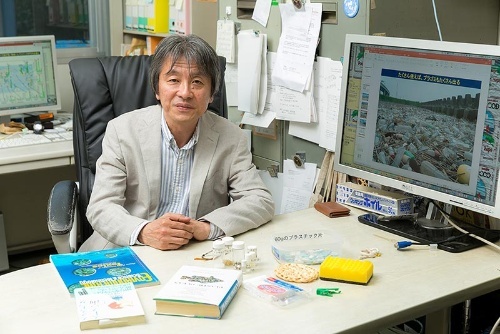 マイクロプラスチック問題の第一人者である高田秀重さんに詳しく解説していただこう。