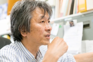 プラスチック汚染問題に詳しい高田秀重さん。
