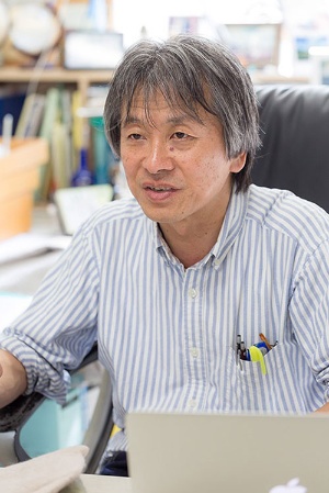 高田秀重さんは、中学・高校時代から化学部に入っていたという。
