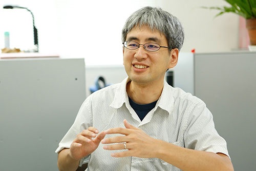 沖縄美ら島財団総合研究センターの冨田武照さん。
