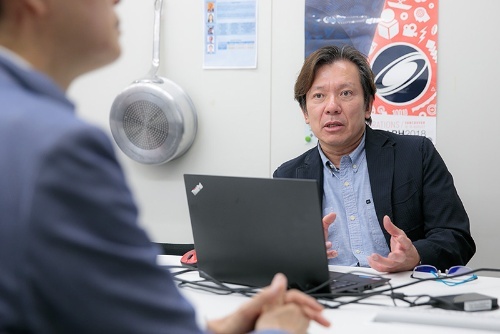 早稲田大学の森島繁生教授。当然、教授は研究者であると同時に教育者でもある。