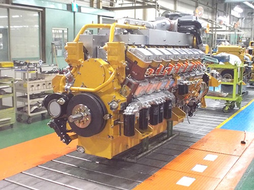 相模原工場にあるガスエンジン発電機の製造現場