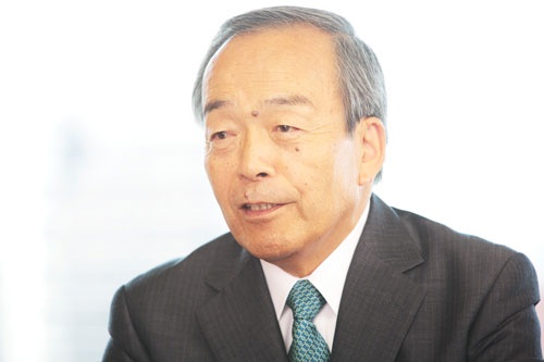 内山田 竹志(うちやまだ・たけし)氏<br/>1969年名古屋大学工学部卒業、トヨタ自動車工業(現トヨタ自動車)入社。常務、専務、副社長、副会長を経て2013年6月に会長に就任した。総務省情報通信審議会会長、内閣府総合科学技術・イノベーション会議非常勤議員などを務める