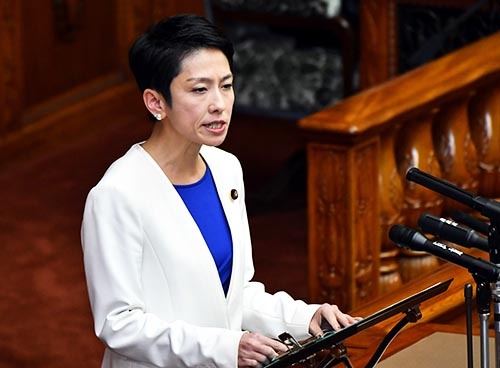 民進党の蓮舫代表は、連合の批判に対応して3月12日の党大会で「2030年原発ゼロ」を打ち出すことを断念した。(写真:Natsuki Sakai/アフロ)
