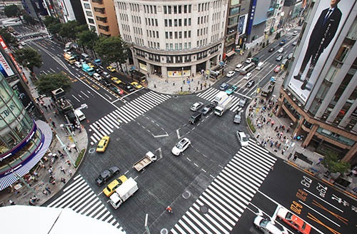 東京都では、商業地（都全体）で4.7％上昇。銀座のある中央区が9.8％上昇。（写真：Motoo Naka/アフロ）