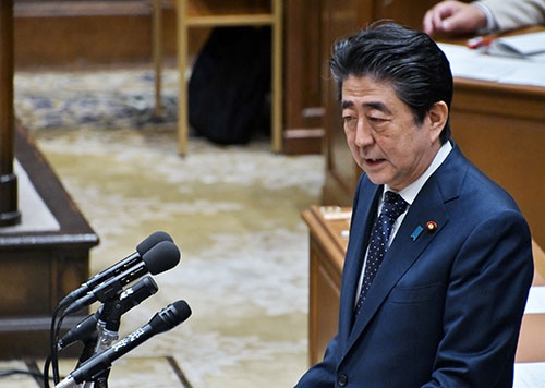 アベノミクスに対する逆風が強まっている(写真:UPI/amanaimages)
