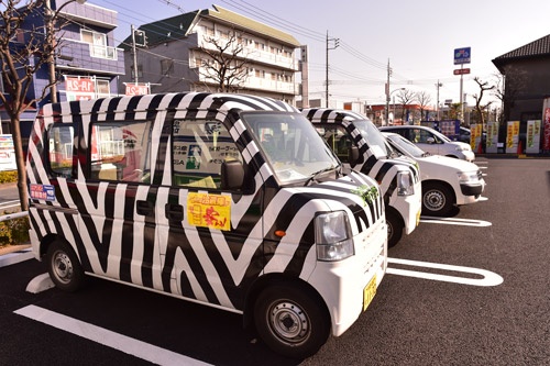 訪問営業担当者は顧客の絞り込みを始めている。写真は訪問営業車「シマウマカー」(写真:菊池一郎)