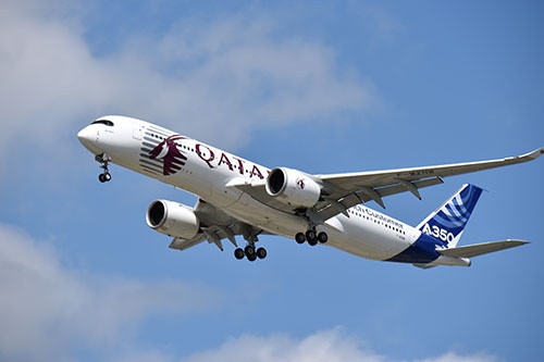 新型エンジンを搭載する双発機のA350。長距離路線などを飛ばすのに向く(撮影:吉川 忠行)