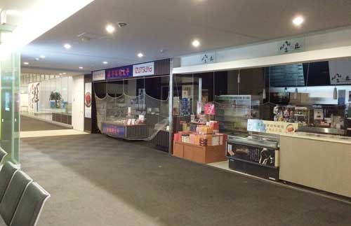北九州空港の売店も当然ながら閉店している