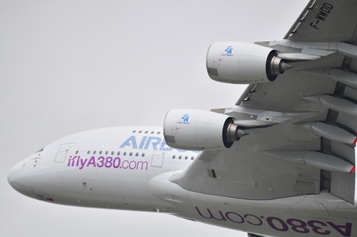 エアバスの総2階建てA380も、生産ペースを落とすと発表