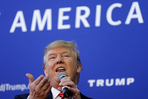 共和党の大統領候補を目指し遊説するドナルド・トランプ氏(写真:AP/アフロ)