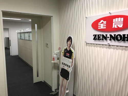 気軽に入れるように営業開発部のドアは開け放した(東京・内神田のコープビル)