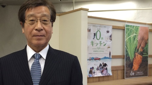 「オーガニックの世界には多様性が必要」と話す大地を守る会の藤田和芳社長(千葉市の本社オフィス)
