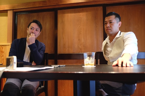 割烹「くろぎ」オーナーシェフの黒木純さん(右)と越後ファーム社長の近正宏光さん。いかに米のおいしさを伝えるか。その決意を語り合う(撮影はUNIWORX 飯田あずみ氏)