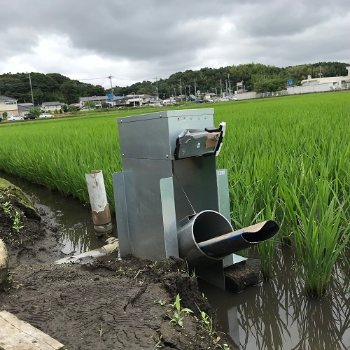 農匠ナビが開発した自動給水機。一見、ローテクに見えるが…(茨城県龍ケ崎市)
