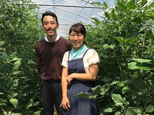 システムの活用に手応えを感じ始めた長嶋智久さんと妻の絵美さん(宇都宮市)
