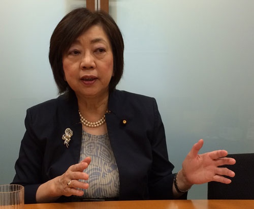 企業参入の課題について語る太田房江氏(東京・永田町の国会事務所)