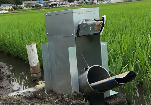 九州大学と共同で開発した自動給水機