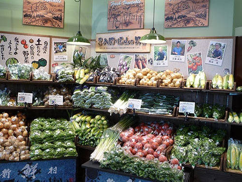農家の顔が見える地元野菜のコーナー(写真提供:ヤオコー)