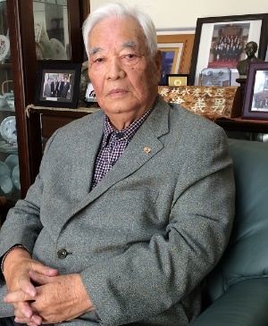 「警鐘を鳴らさなければならないと思った」と話す谷津義男元農相
