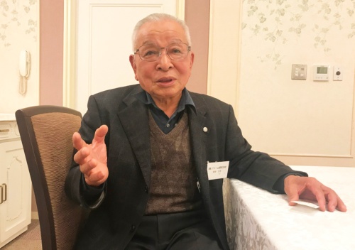 タマネギの栽培技術の指導役となった斎藤忠信さん(富山県砺波市)