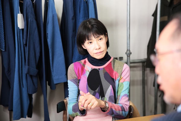 ラグジュアリーなキャンプギアの開発と経営危機 2ページ目 日経ビジネス電子版 ラグジュアリーなキャンプギアの開発と経営危機 2ページ目 日経ビジネス電子版