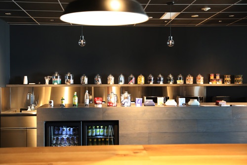 カフェコーナーには様々な飲料も