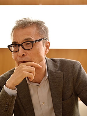 <b>葛西 薫</b>(かさい・かおる) サン・アド常務顧問。1949年生まれ。文華印刷(株)、大谷デザイン研究所を経て、1973年サン・アド入社。サントリーウーロン茶、ユナイテッドアローズ、虎屋の長期にわたるアートディレクションほか代表作多数。近作に、スポーツカーTOYOTA86の広告。著書に『図録 葛西薫1968』(ADP)など。(写真:大槻純一、以下同)