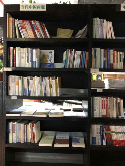筆者を育ててくれた季風書店の「当代中国問題」の棚