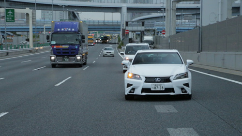 トヨタ自動車が2015年10月に報道関係者を同乗させてデモ走行を実施した自動運転の実験車両「Highway Teammate」（写真提供：トヨタ自動車）