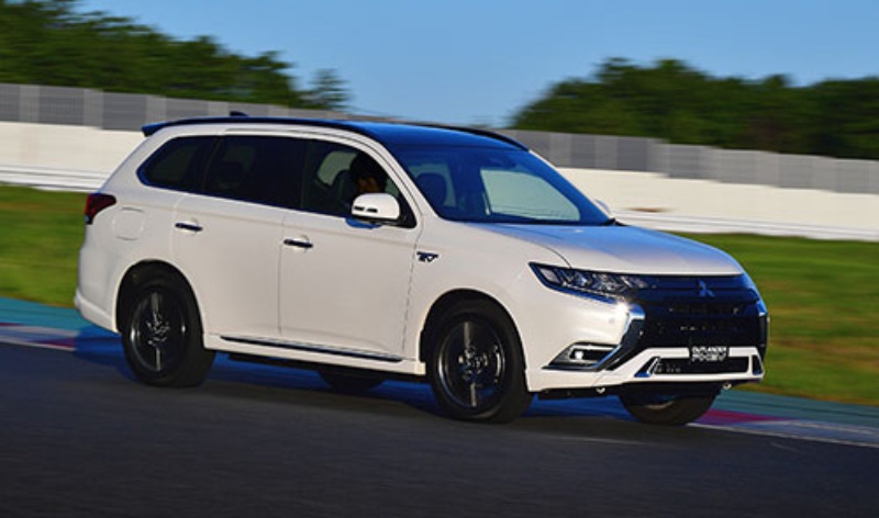 新型アウトランダー エンジン拡大でevらしく 日経ビジネス電子版 新型アウトランダー エンジン拡大でevらしく 日経ビジネス電子版