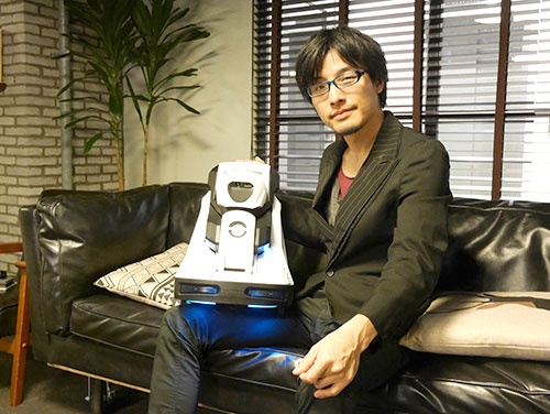 Cerevoの岩佐琢磨代表取締役。1978年奈良県生まれ、立命館大学大学院理工学研究科修了後、2003年に松下電器産業(現・パナソニック)に入社。ネット接続型家電の商品企画に従事。08年5月、ネット接続型家電の開発・販売を手掛けるCerevoを設立し、代表取締役に就任