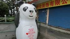 パンダが古着食べる上海、ゴミ預金のジャカルタ