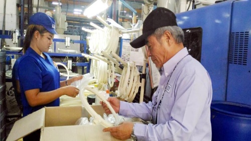 滝口栄嗣さんはただいま、タイのローカル企業、「エンジニアリングプラスチック」のシニアアドバイザー。ばりばりの現役だ。