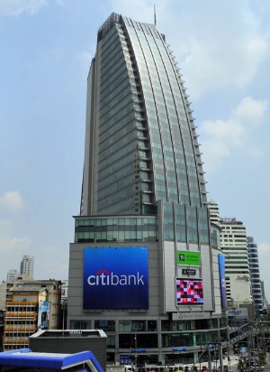 巨大なオフィスビル、インターチェンジタワー。NPDタイランドはここをはじめ、バンコクで有名ビルの駐車場を30カ所以上運営している。