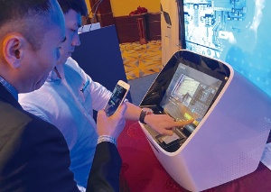 上海立名智能科技はホテルのチェックイン機を手始めに、ホテル用の様々なロボットを開発する