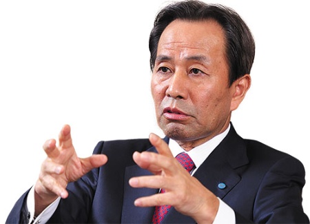 山名昌衛社長は「事業構造を変革し会社を進化させる」と語る(写真=北山 宏一)