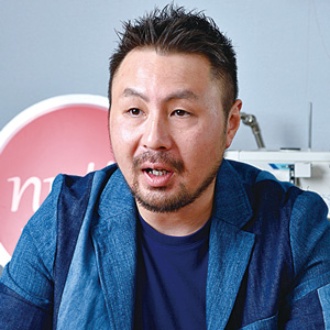 <b>「職人が技術に見合った報酬を得られるようにしたい」と話す伊藤悠平社長</b>(写真=大槻 純一)