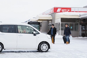 ニッポンレンタカーではアジア系の利用者が増えている(写真=船戸 俊一)