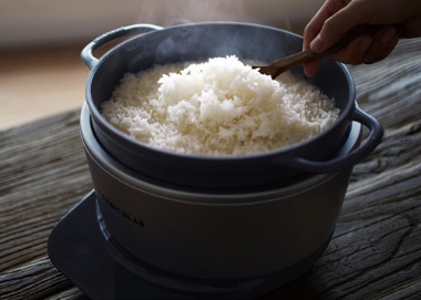 <span class="title-b">鋳物ホーロー鍋を使った炊飯器</span>