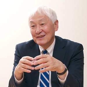<b>中島浩一郎社長は、CLTの普及で日本の林業活性化を目指している</b>(写真=松田 弘)