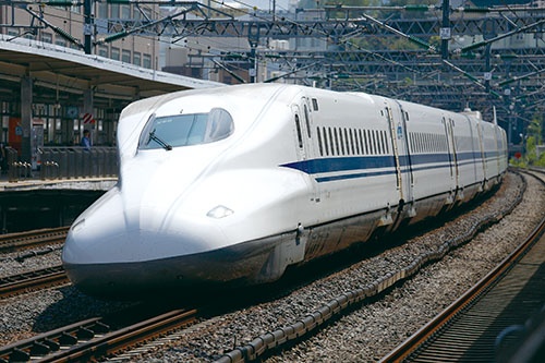 新幹線には地震発生時に安全に列車を止めるシステムが備わっており、しかも改良が続いている(写真=井上 孝司)