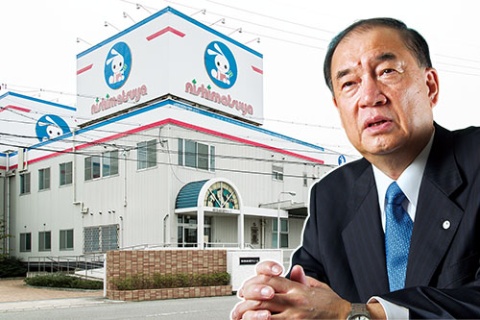 大村社長は西松屋創業者の娘と結婚した縁で、ベビー・子供用品業界に足を踏み入れた。今でも兵庫県姫路市の本社(左)から、全国に指示を出す(写真=菅野 勝男)