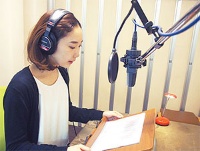 声優の音声収録は自社スタジオで行う。1作品で20人のキャストを使う場合もある